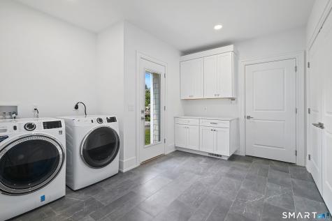 15,Unit #15 Damia Drive Danbury CT 06811