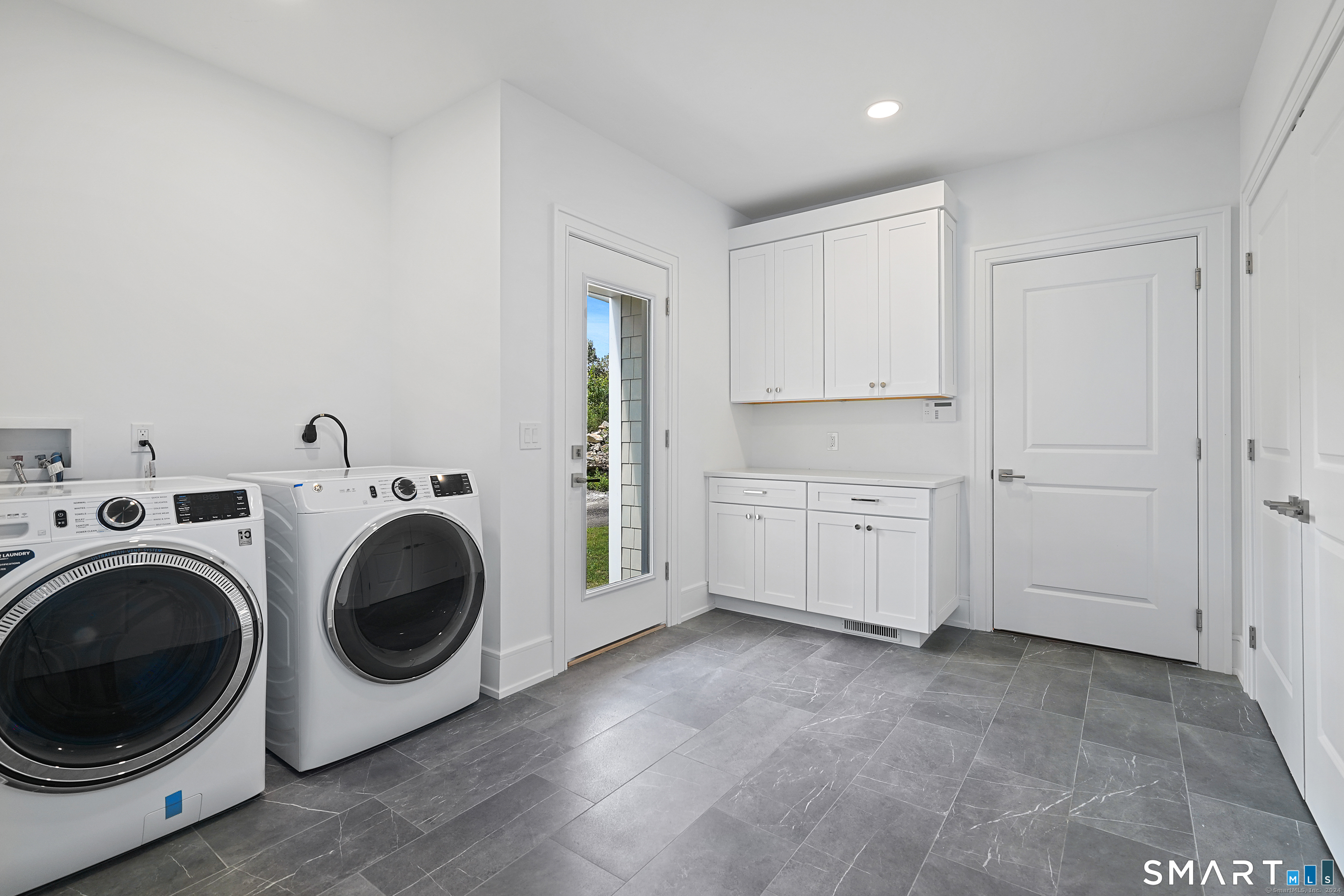 15,Unit #15 Damia Drive Danbury CT 06811