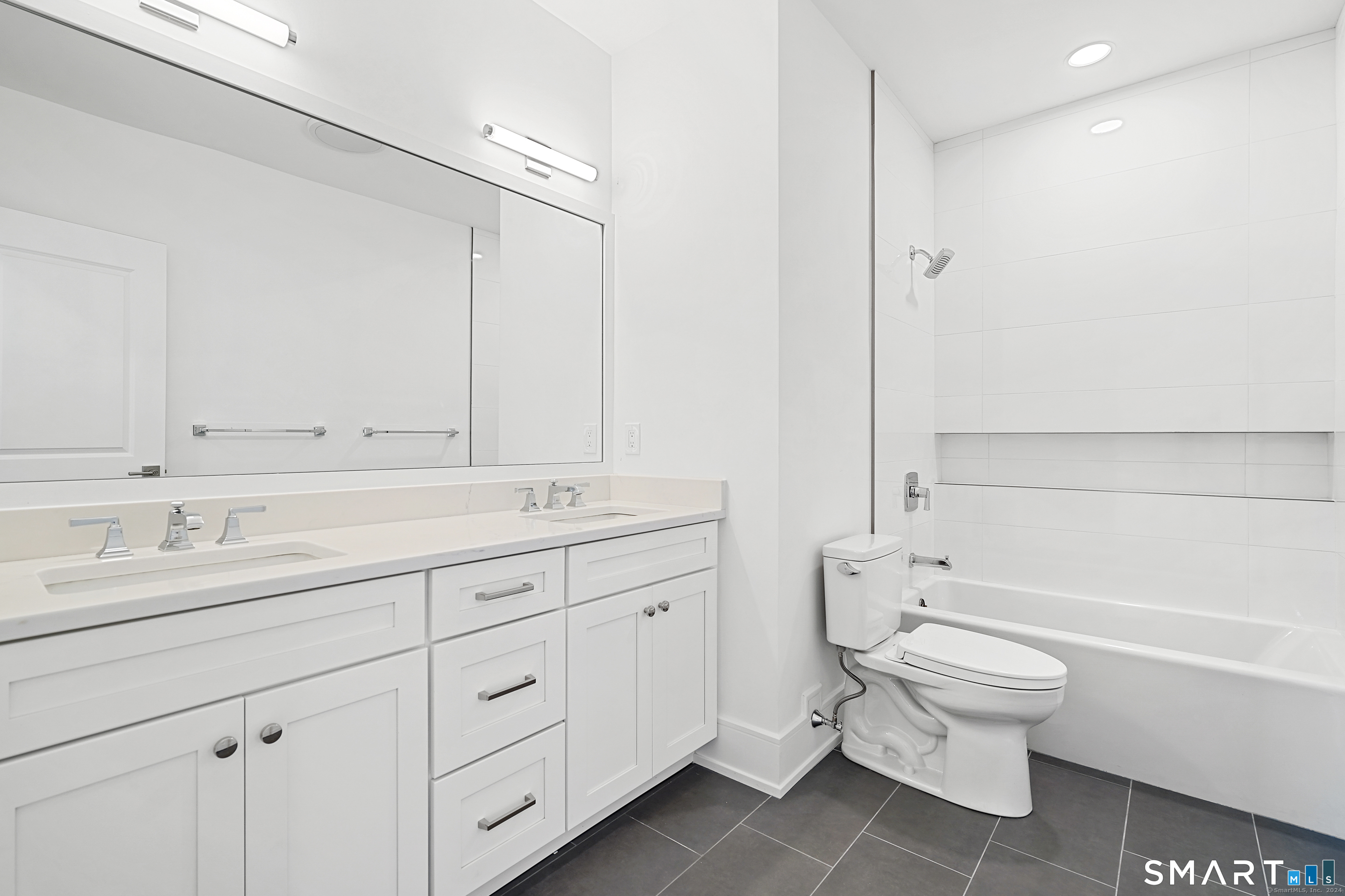15,Unit #15 Damia Drive Danbury CT 06811