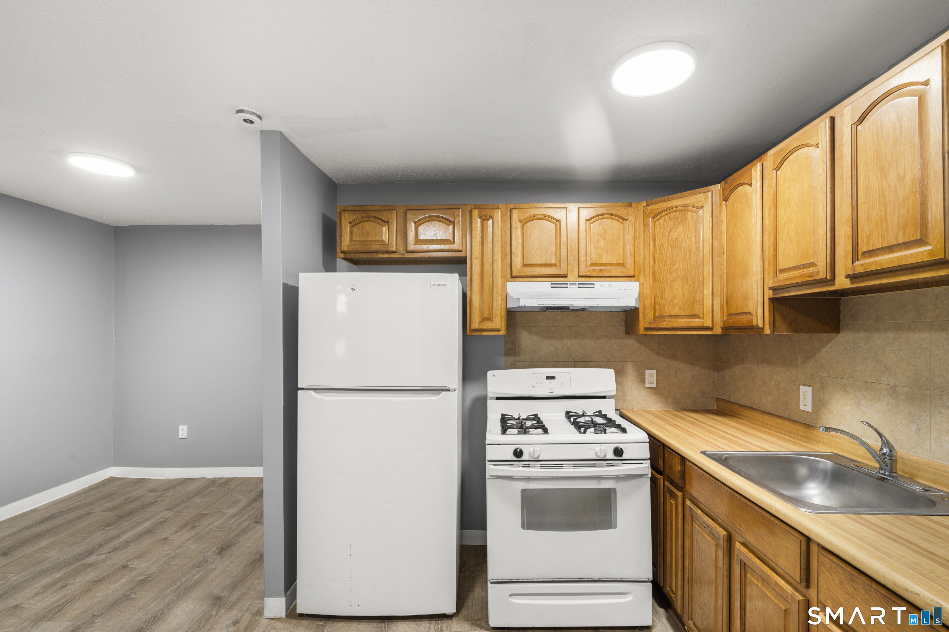 28 Lawrence Street Hartford CT 06106