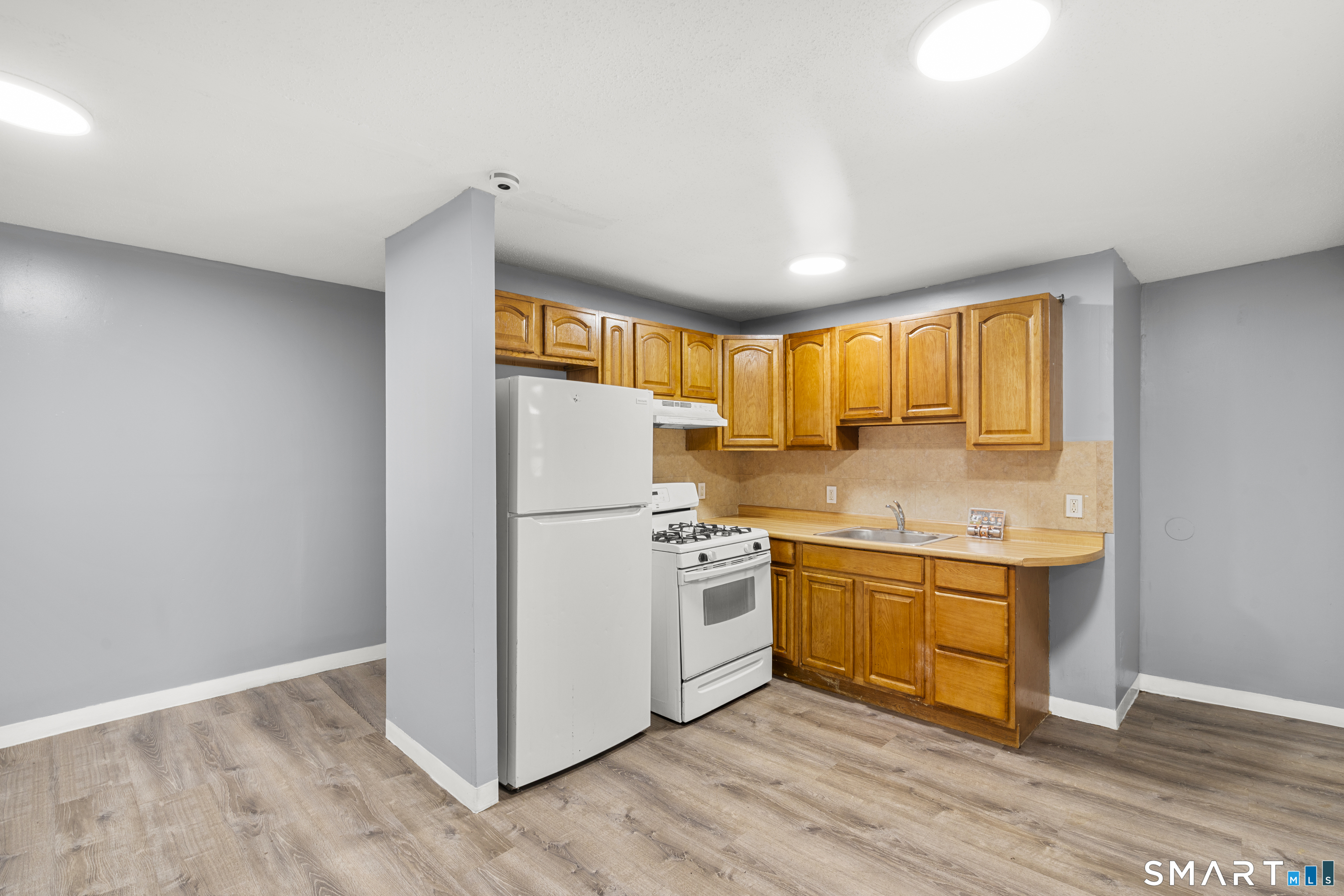 28 Lawrence Street Hartford CT 06106