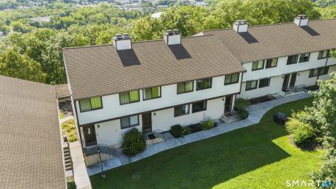 27 Crows Nest Lane Danbury CT 06810