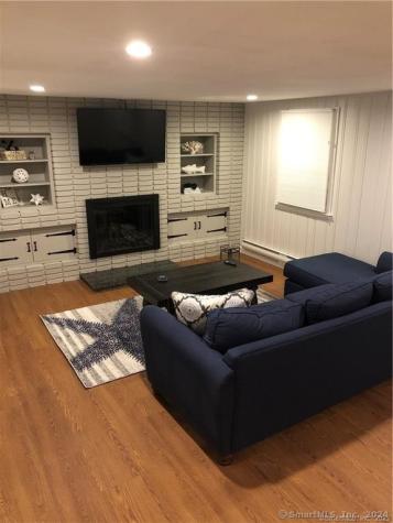 5 Meriden Road Old Lyme CT 06371