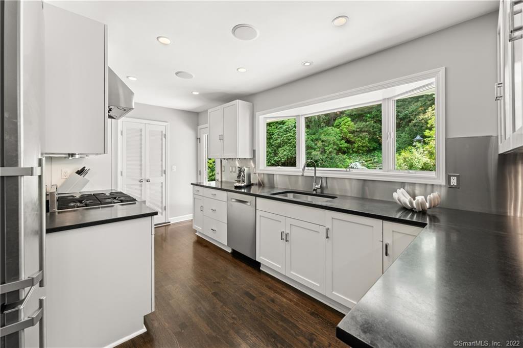 117 Tobys Lane New Canaan CT 06840