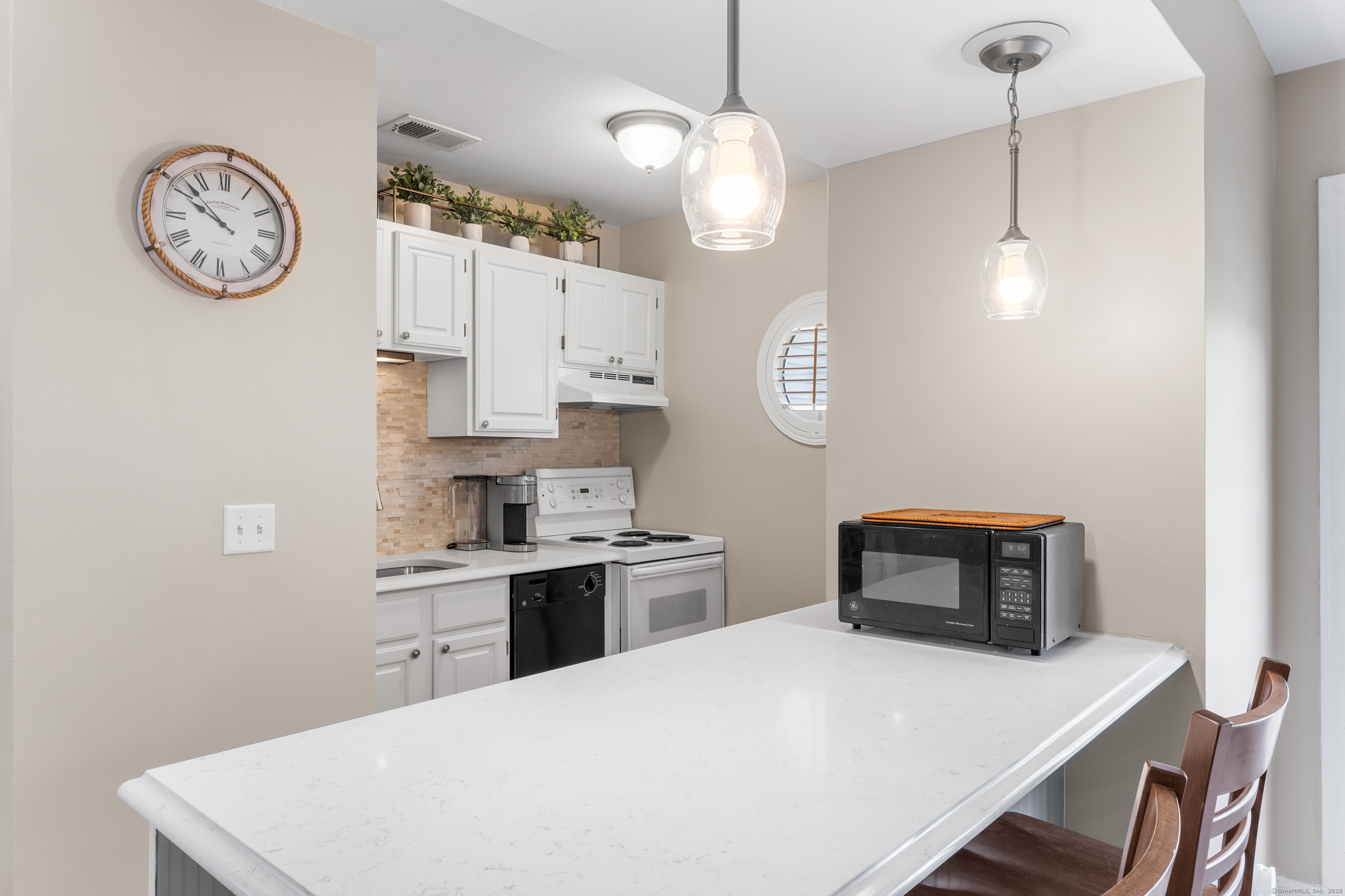 2124 Old Pond Lane Norwich CT 06360