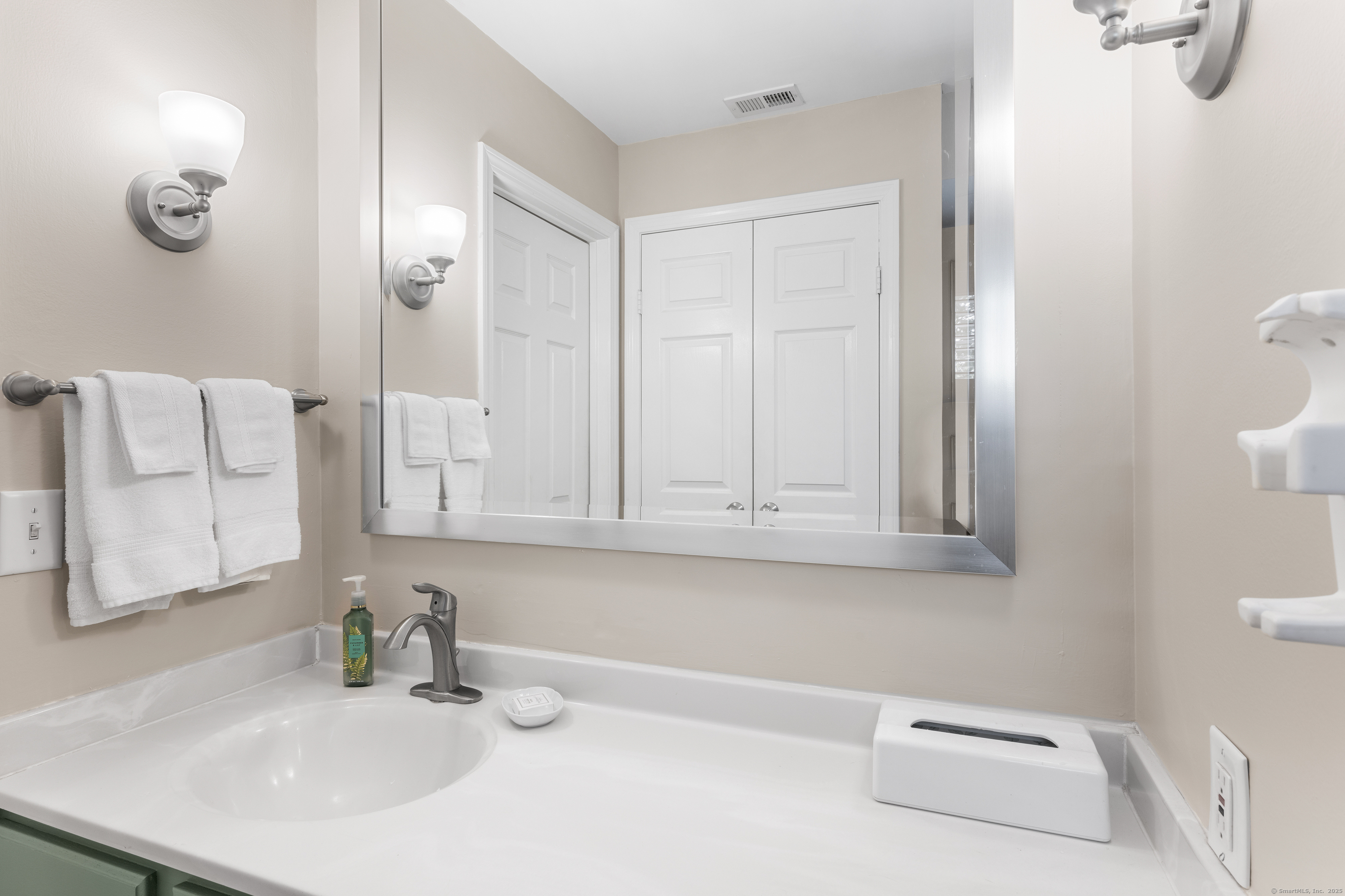 2124 Old Pond Lane Norwich CT 06360