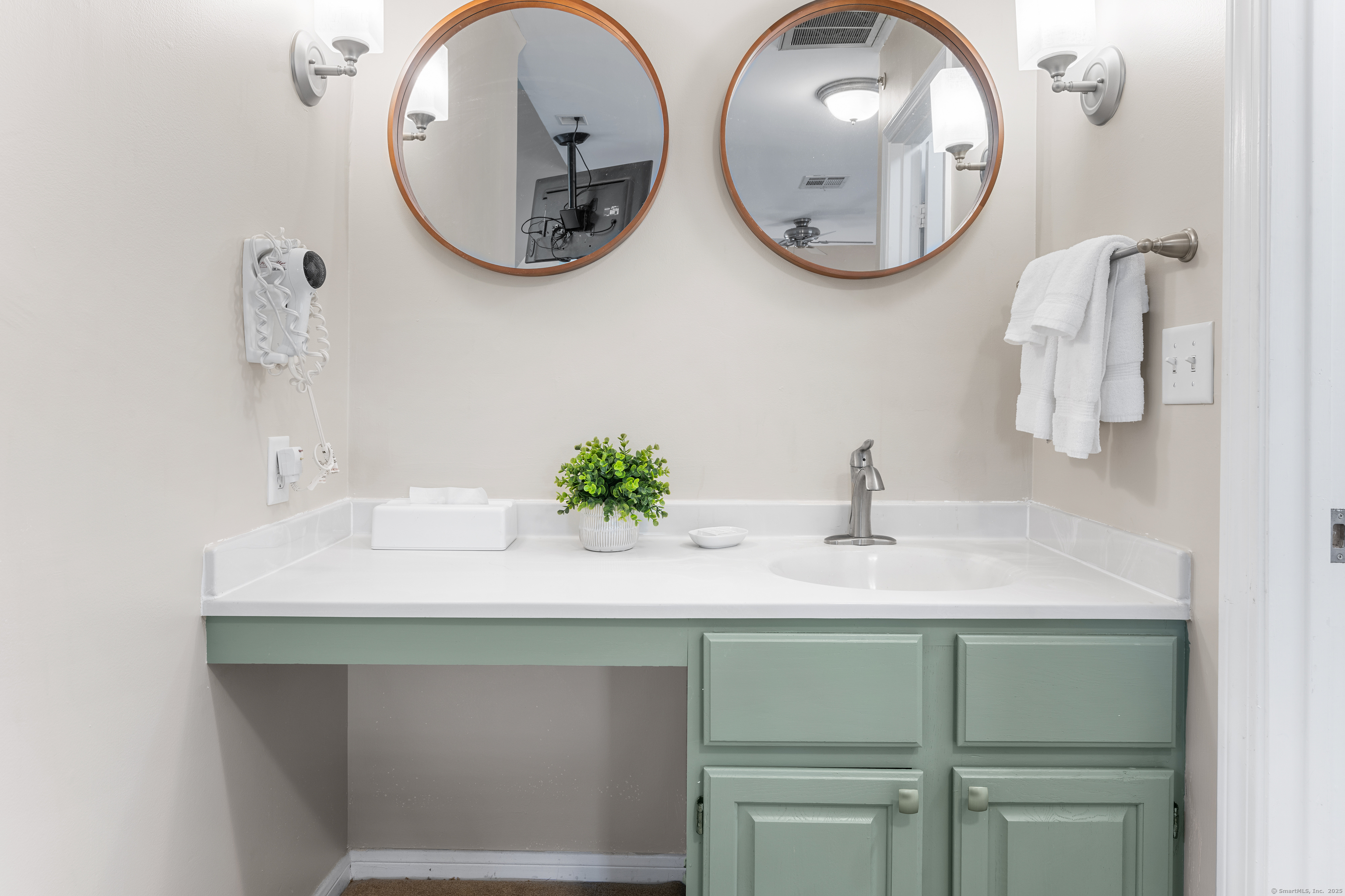 2124 Old Pond Lane Norwich CT 06360