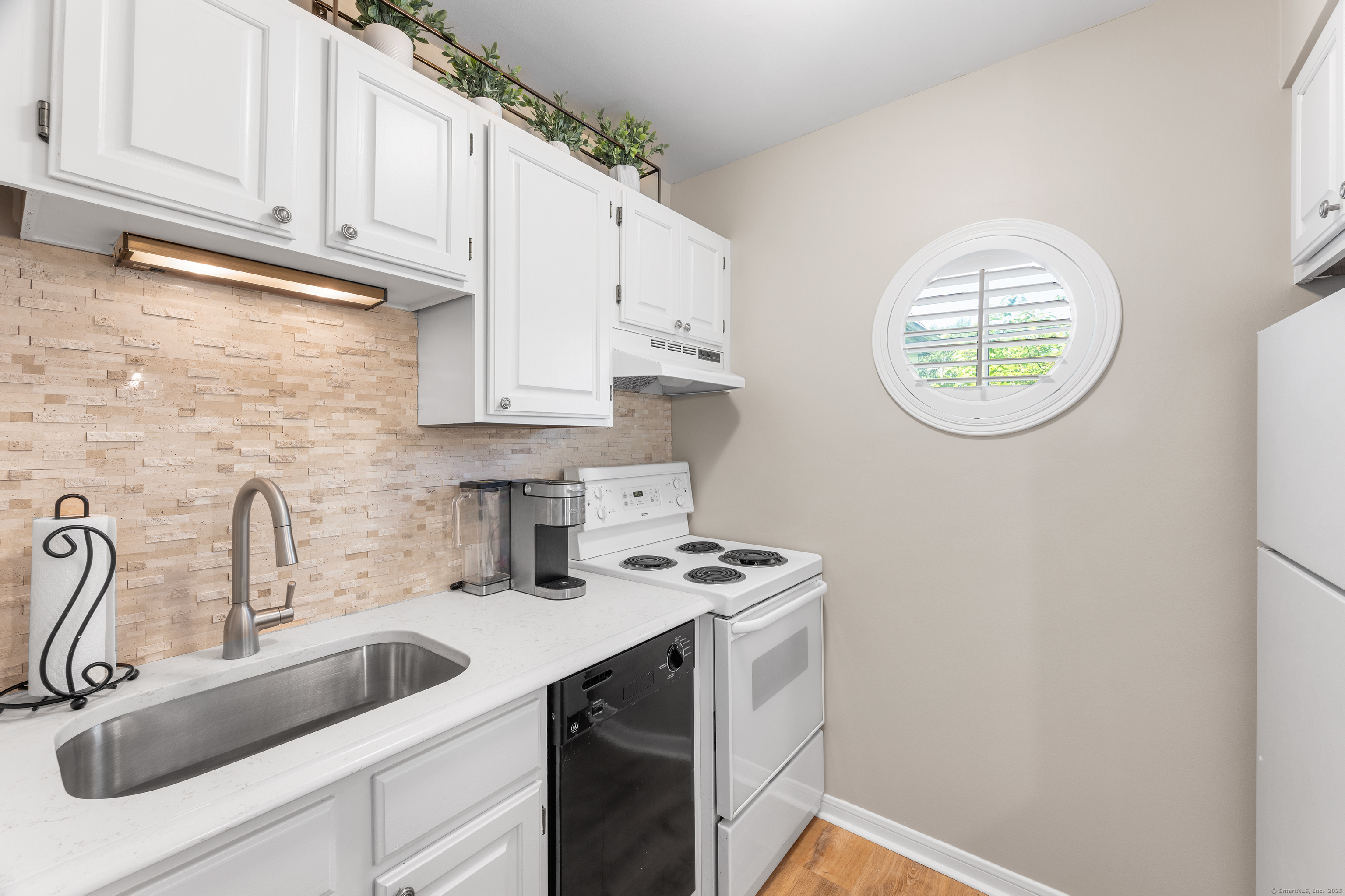 2124 Old Pond Lane Norwich CT 06360