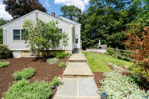 1005 Smith Ridge Road New Canaan CT 06840