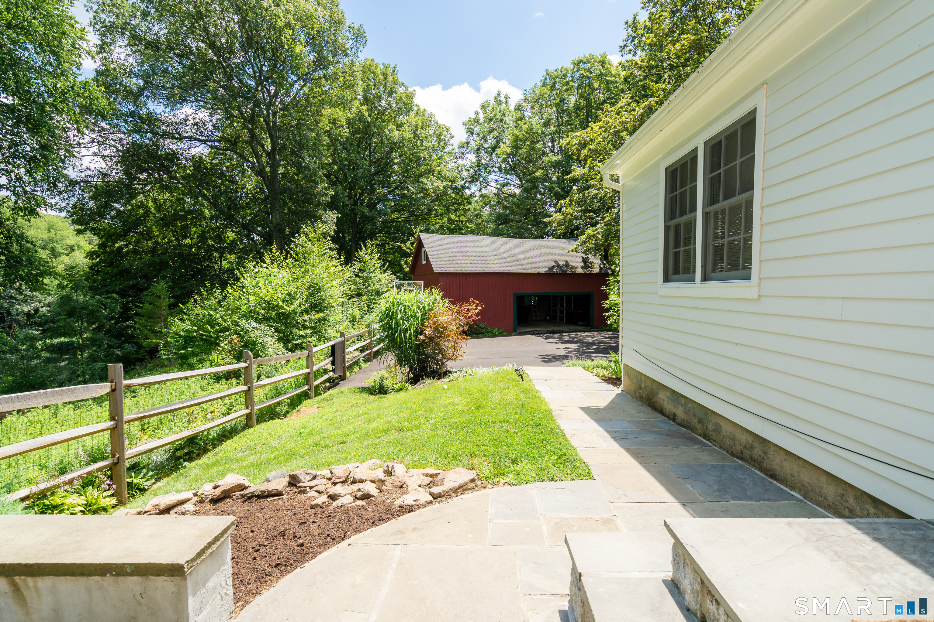 1005 Smith Ridge Road New Canaan CT 06840