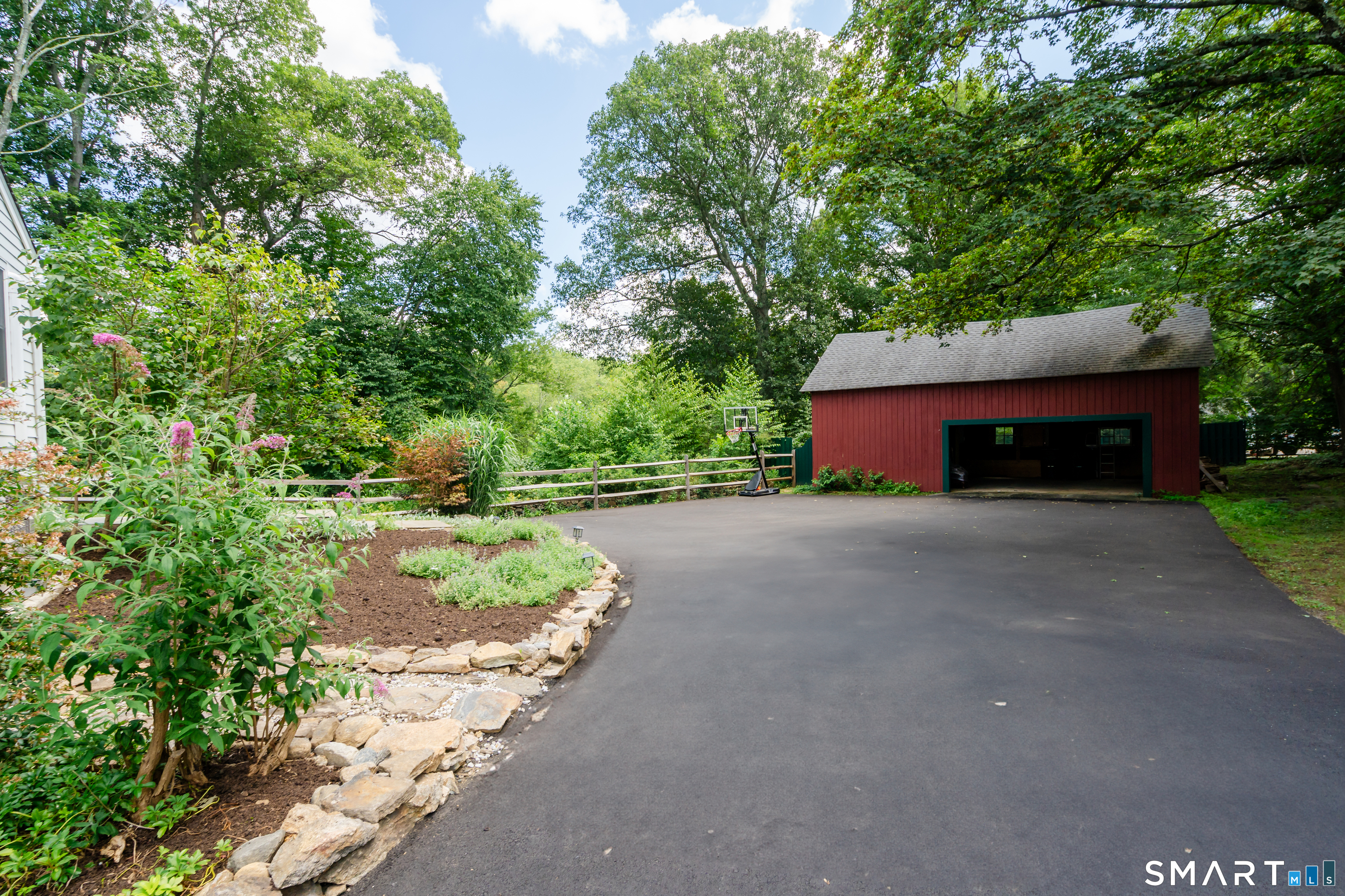 1005 Smith Ridge Road New Canaan CT 06840