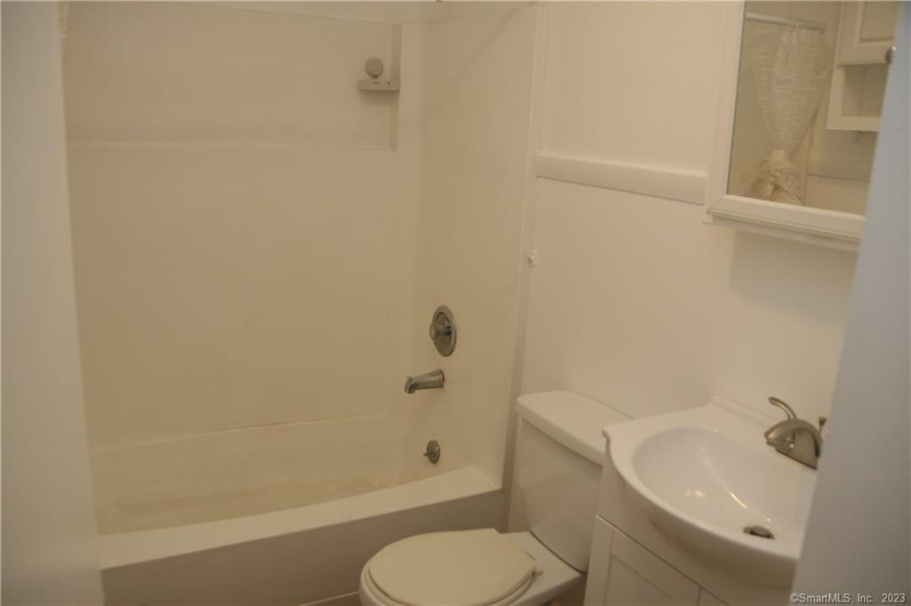 15 Kent Court Ashford CT 06278