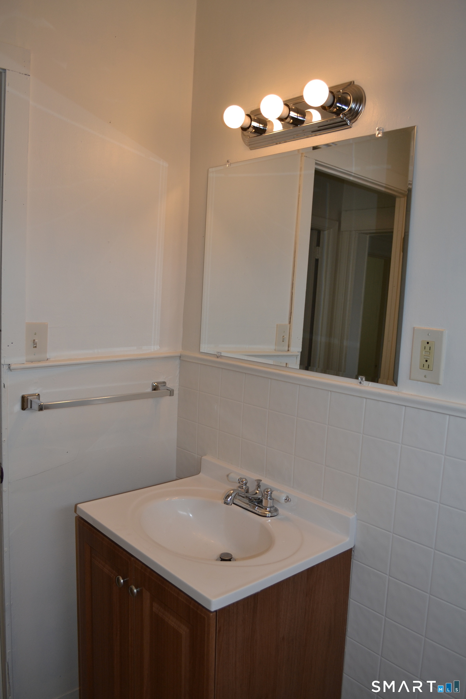 835 Bank Street New London CT 06320