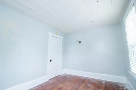 62 Montauk Avenue New London CT 06320