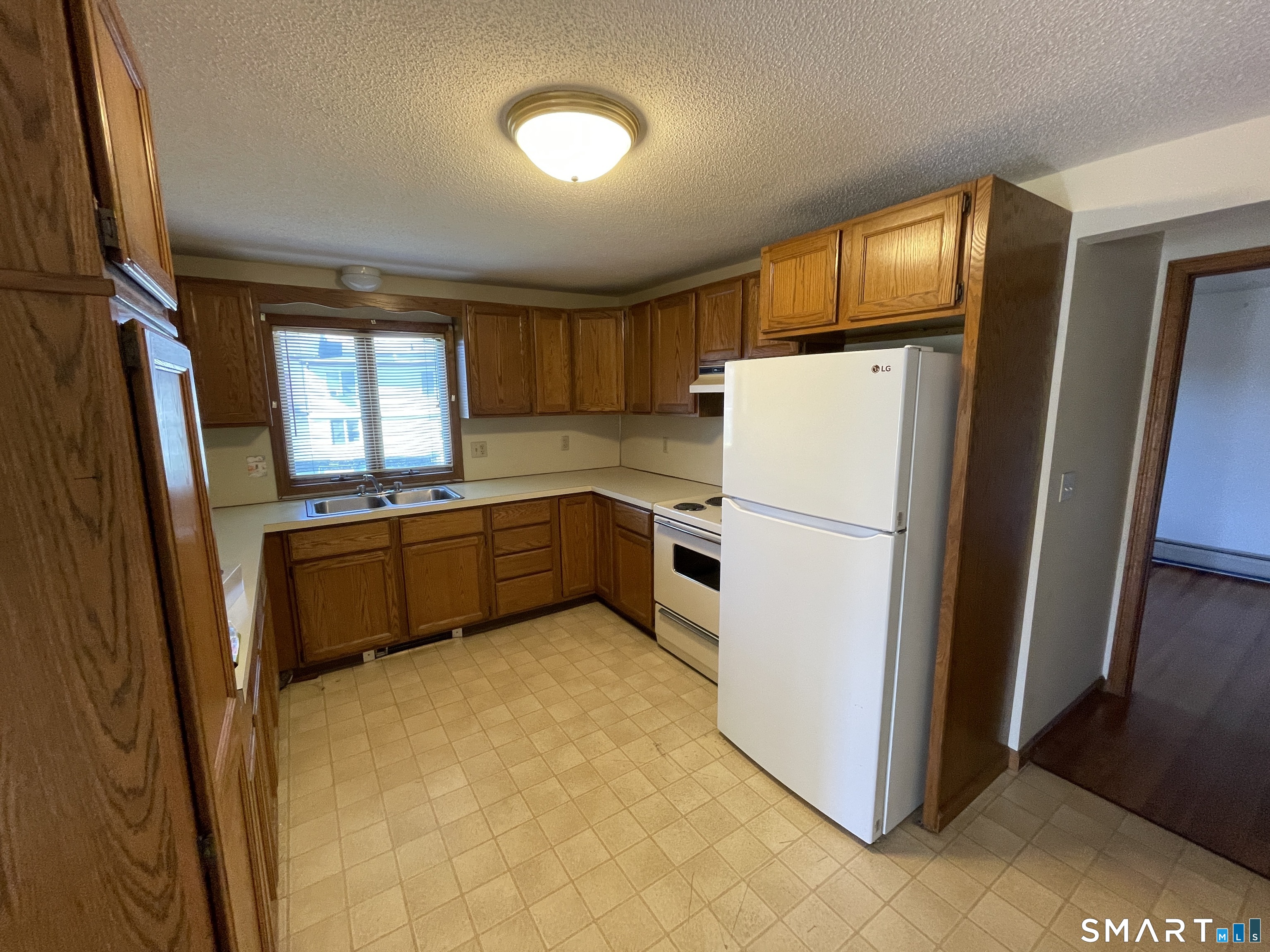 15 Circle Street Bristol CT 06010