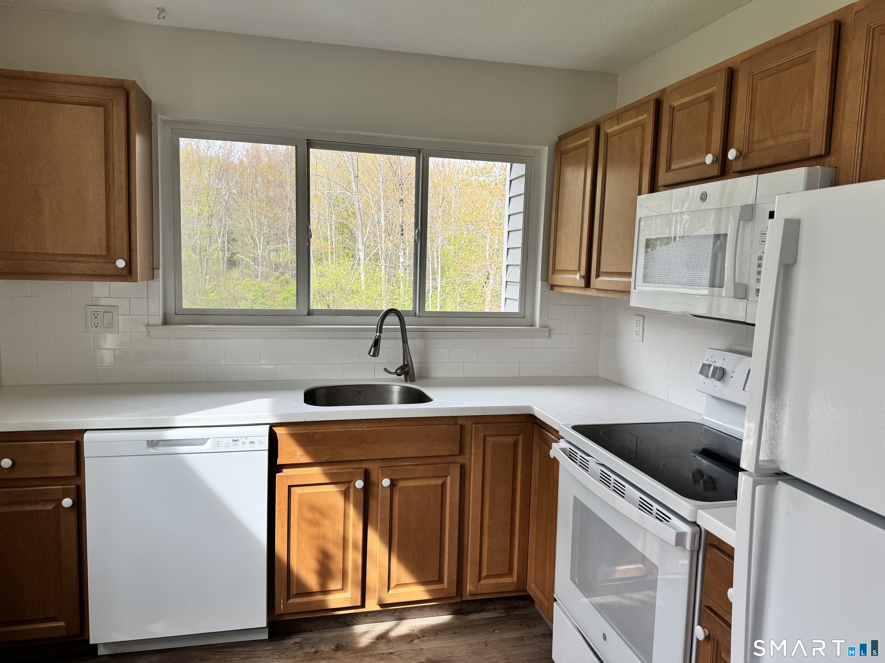 11 Hilltop Drive Simsbury CT 06089