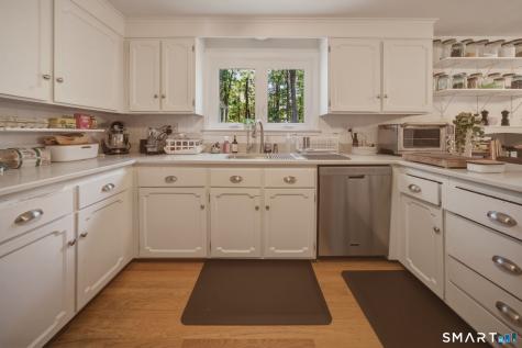 32 Fox Den Road Avon CT 06001
