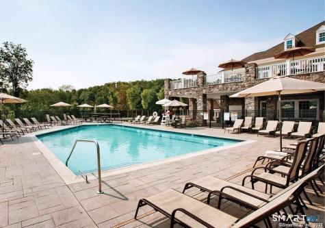 17 Brentwood Circle Danbury CT 06810