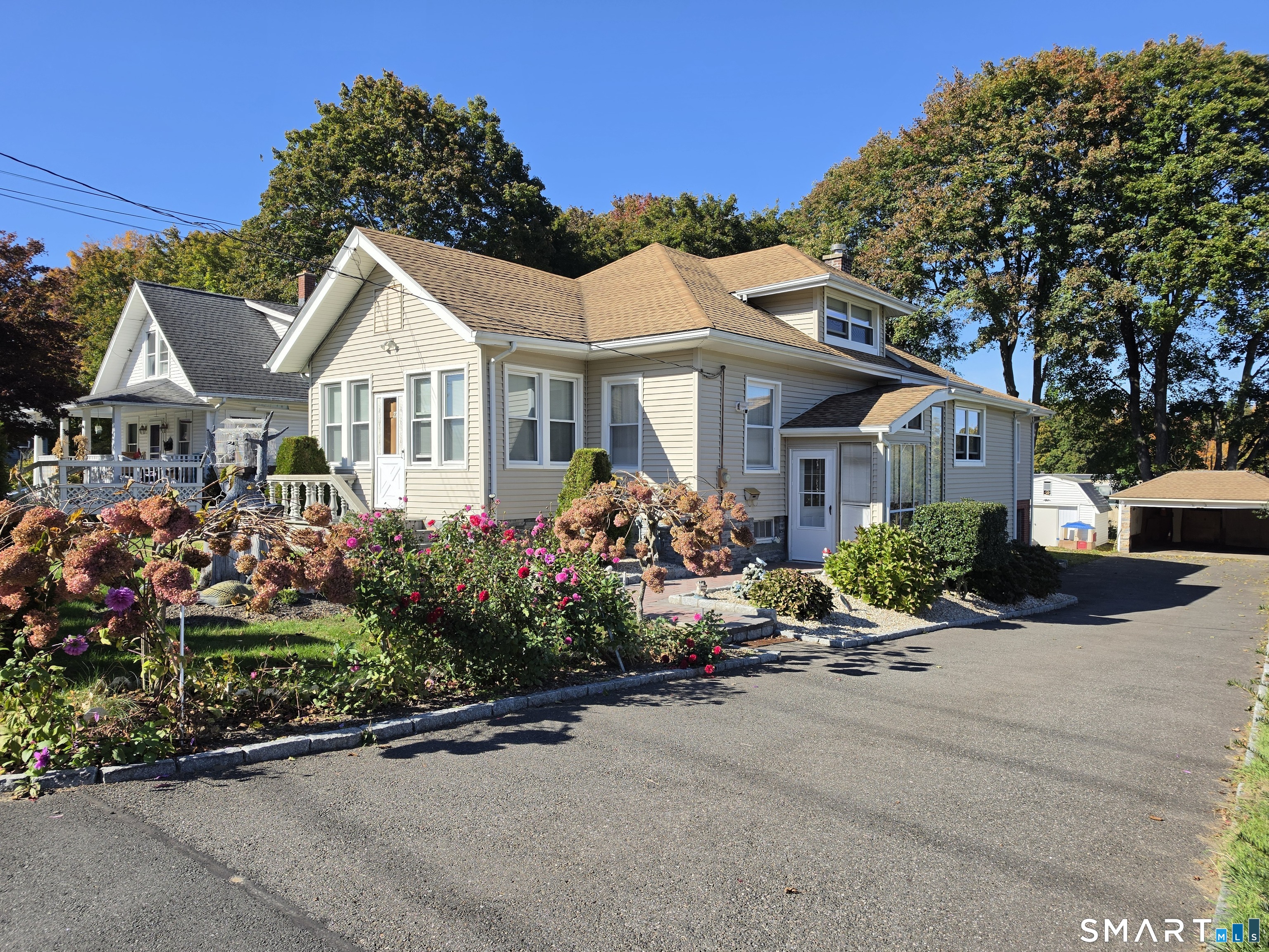 Watertown CT, 27 Hungerford Avenue