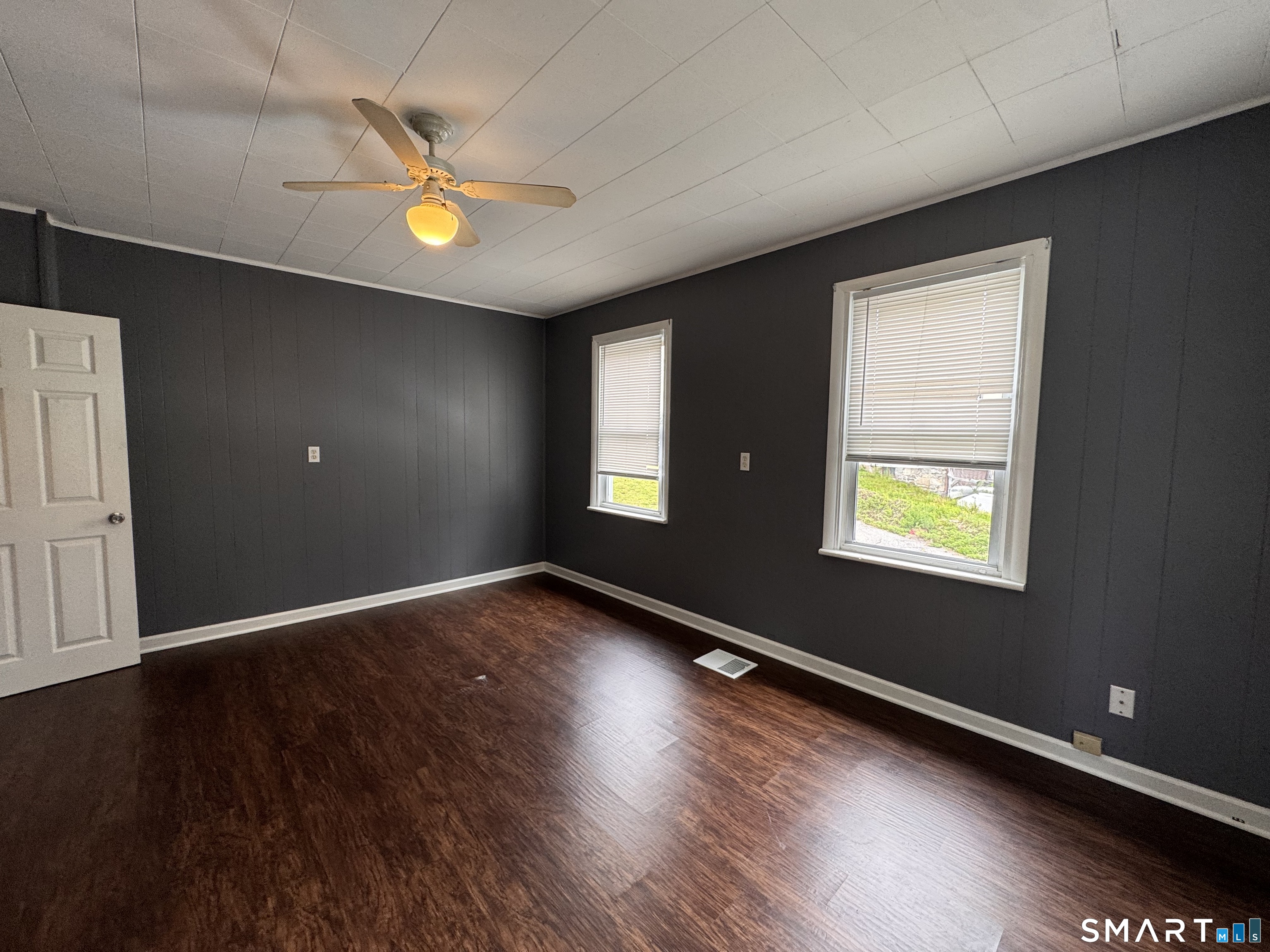 19-23 Hull Place Seymour CT 06483