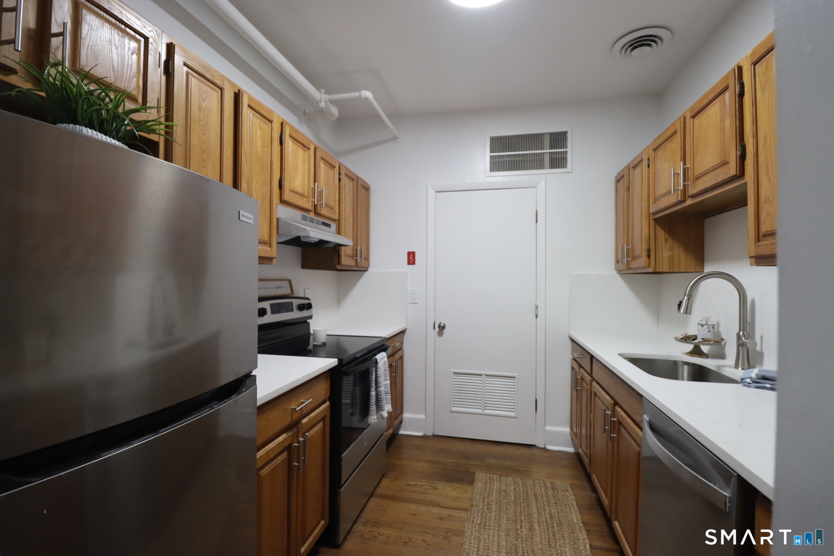 187 Bank Street New London CT 06320
