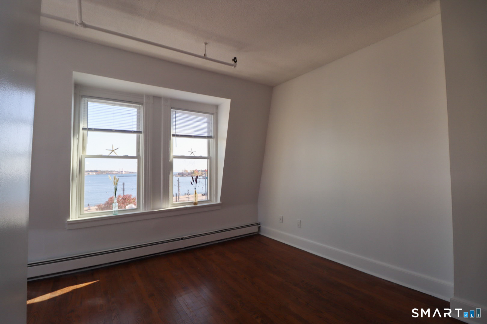 187 Bank Street New London CT 06320