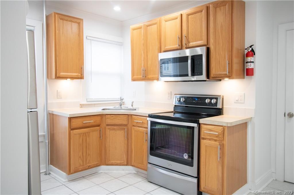 32 Center Street New London CT 06320