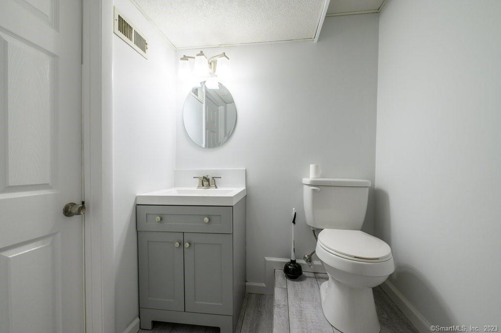 10 Sutton Place Cheshire CT 06410
