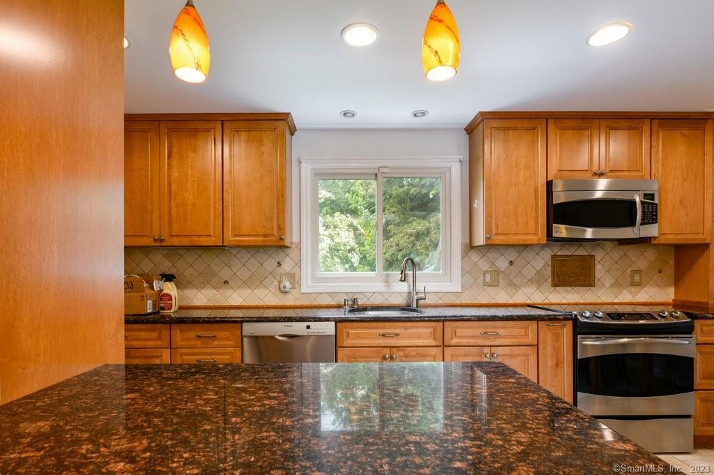 10 Sutton Place Cheshire CT 06410