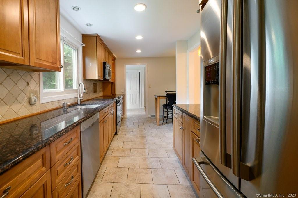 10 Sutton Place Cheshire CT 06410