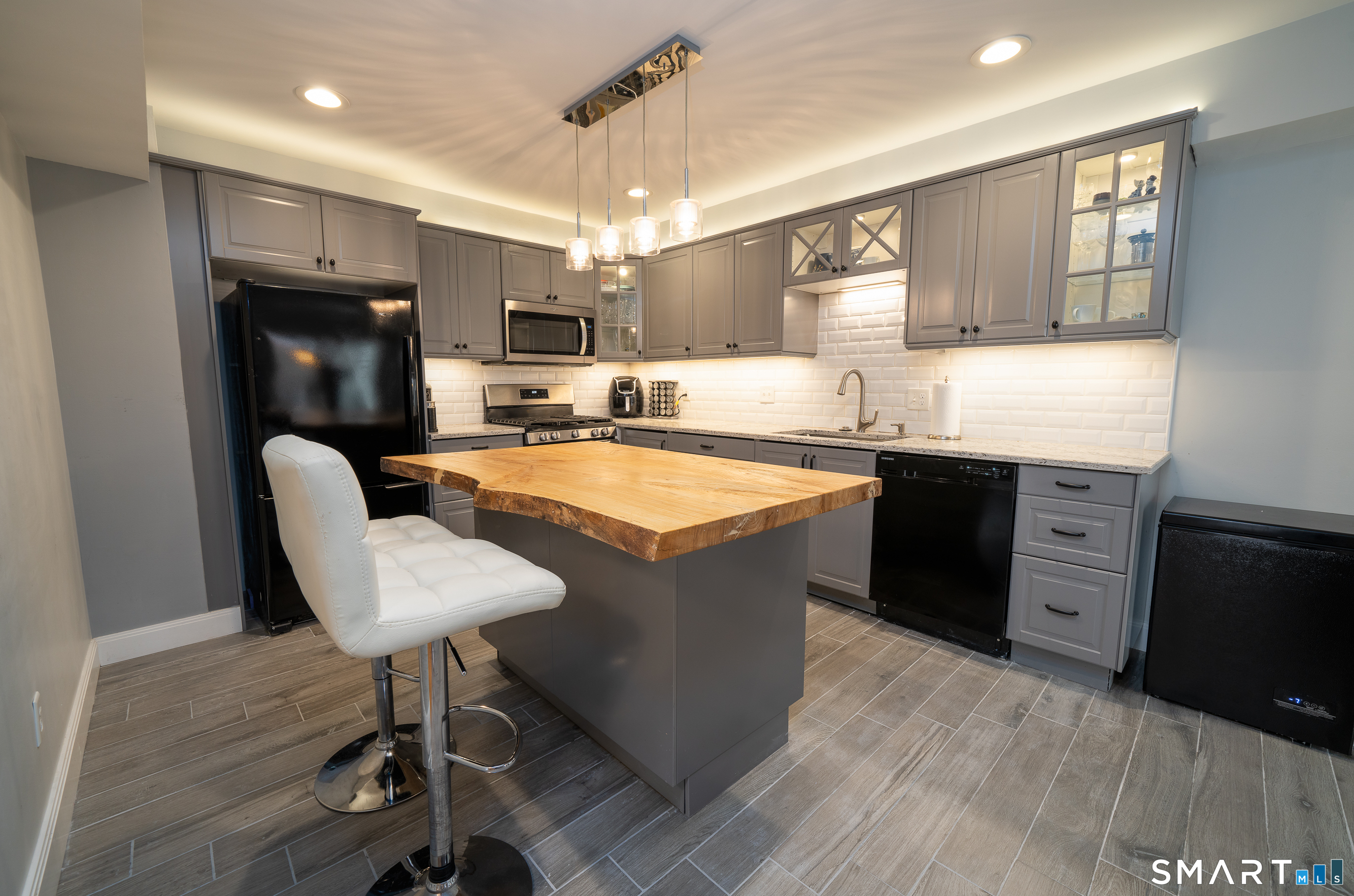 6 Peddlars Drive Branford CT 06405