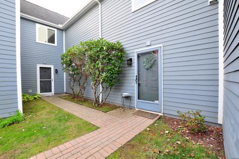3 Farmington Meadow Drive Farmington CT 06032