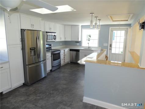 15 Bayshore Drive New London CT 06320