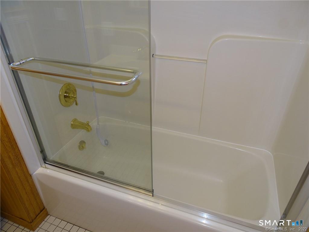 15 Bayshore Drive New London CT 06320