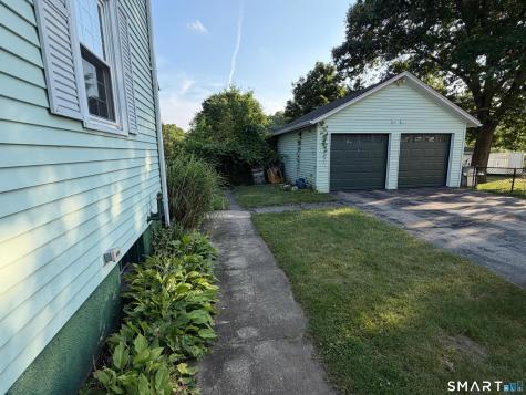 9 Floral Avenue Thompson CT 06255