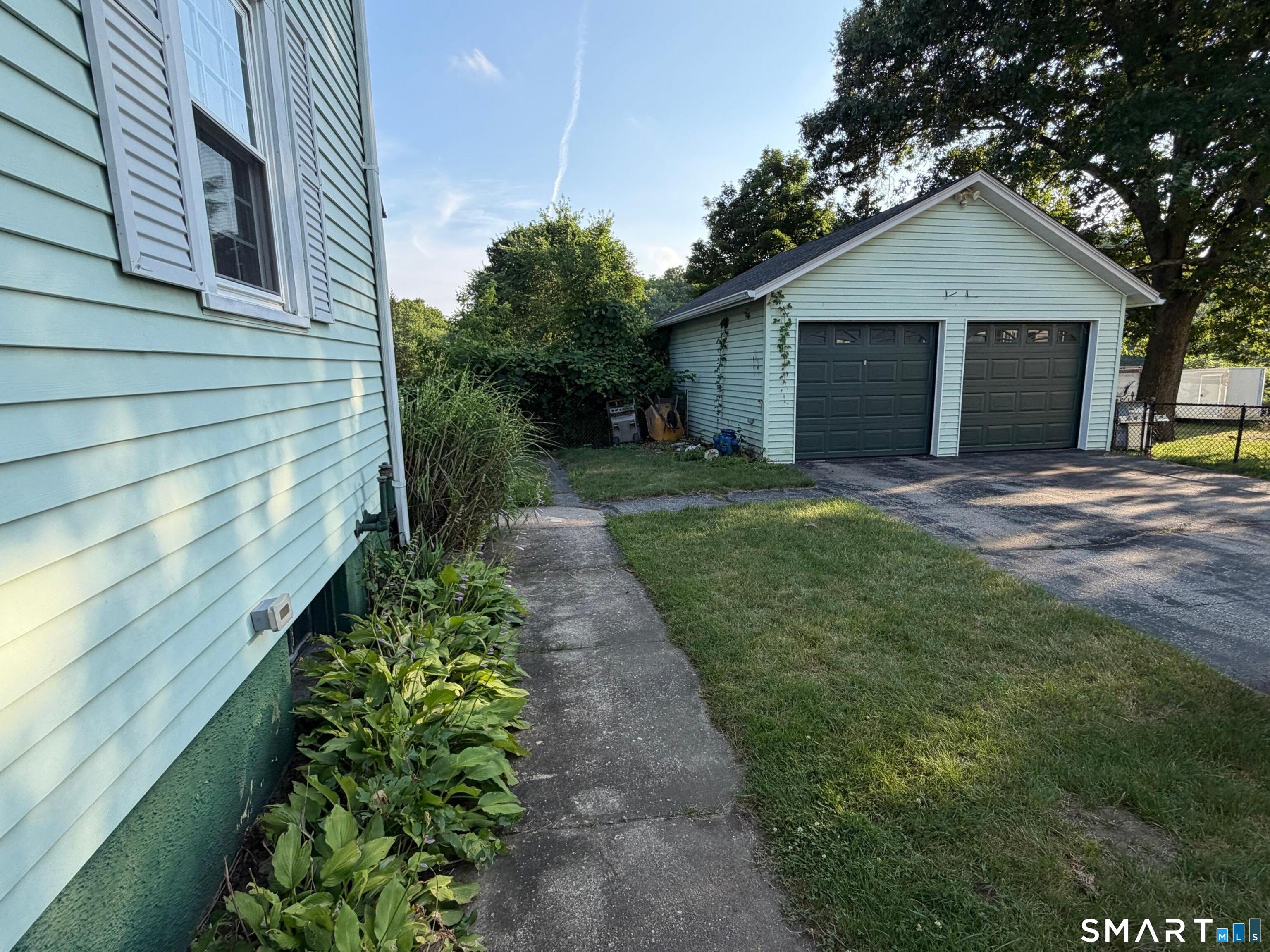 9 Floral Avenue Thompson CT 06255