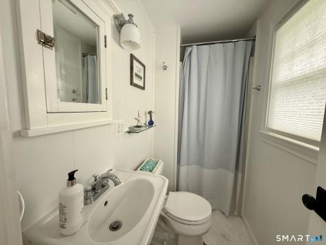 10 Reeves Avenue Guilford CT 06437