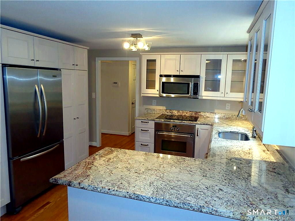 21 Saddle Ridge Drive Simsbury CT 06092