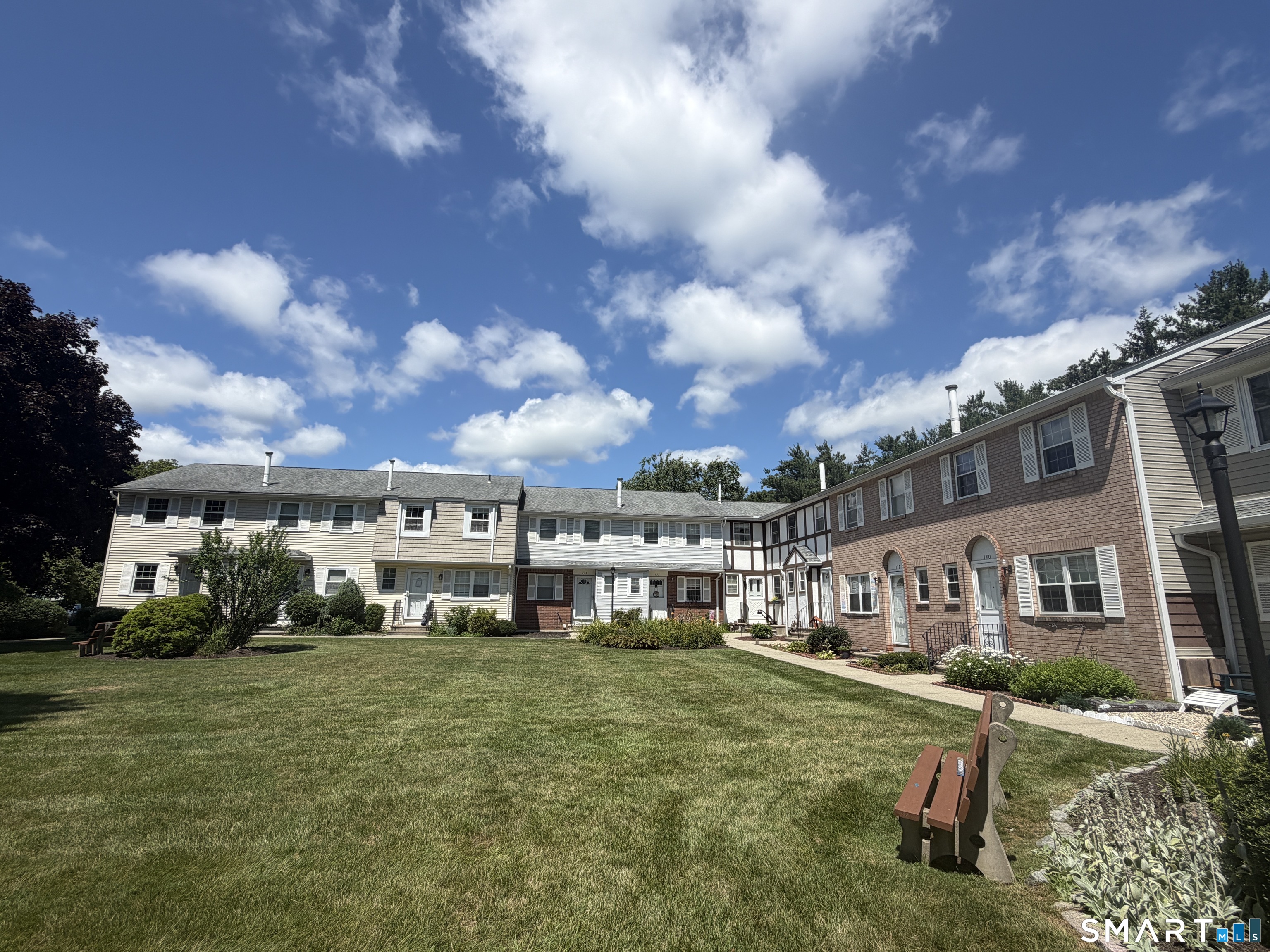 142 East Gate Lane Hamden CT 06514