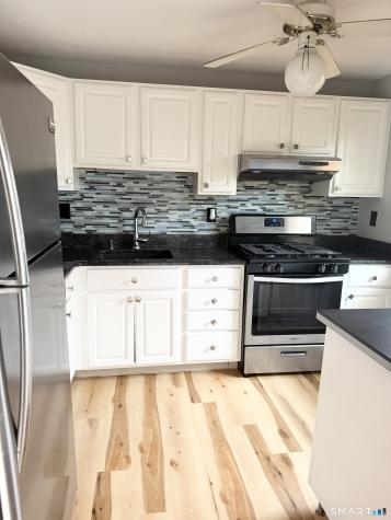 142 East Gate Lane Hamden CT 06514