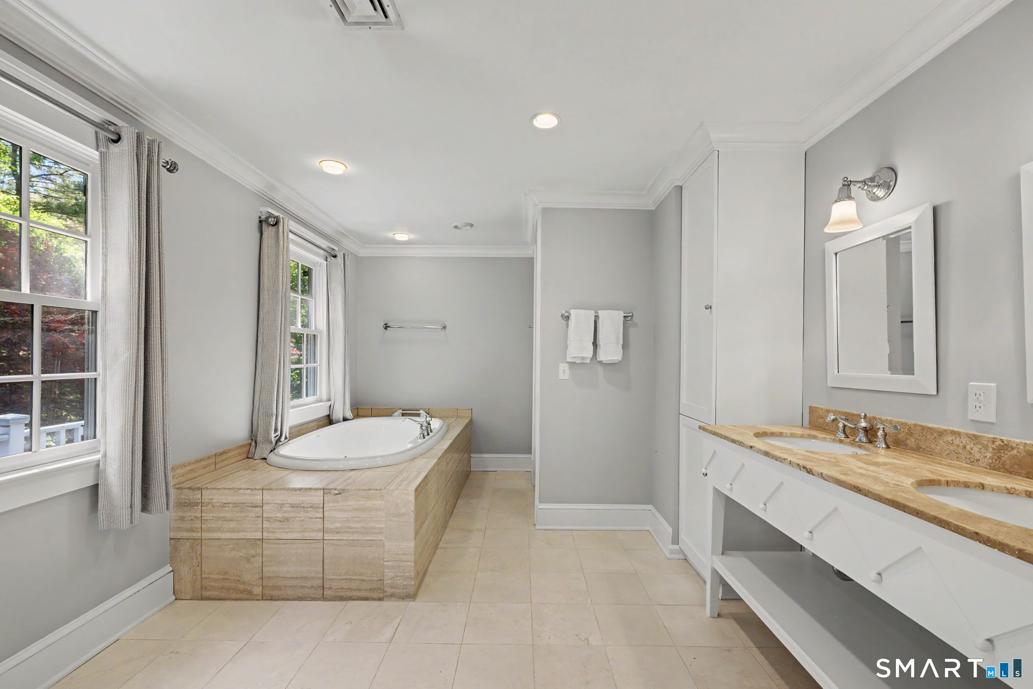 51 Squires Lane New Canaan CT 06840