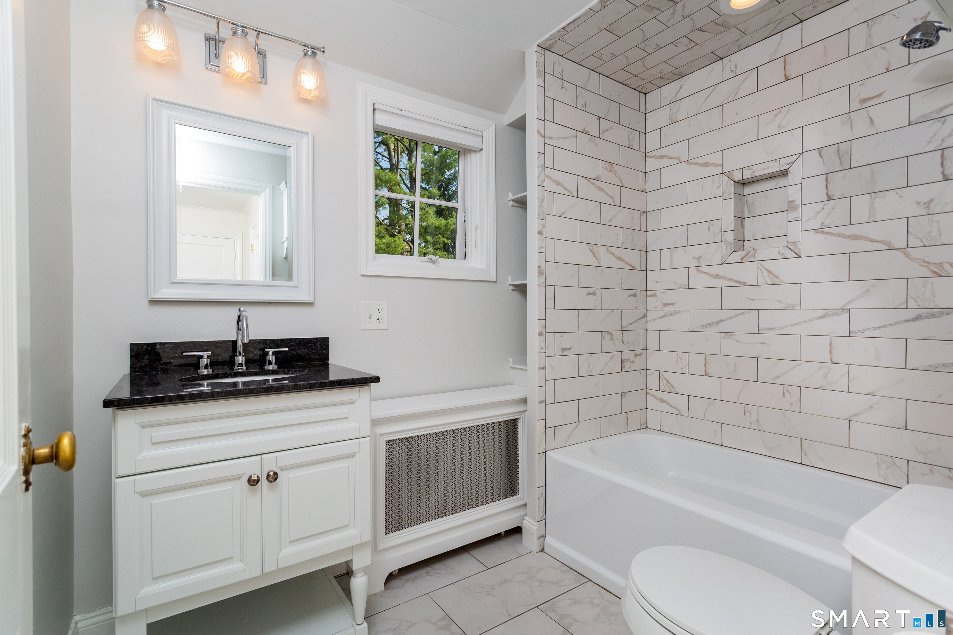 437 Hulls Farm ~Carriage House~ Road Fairfield CT 06890