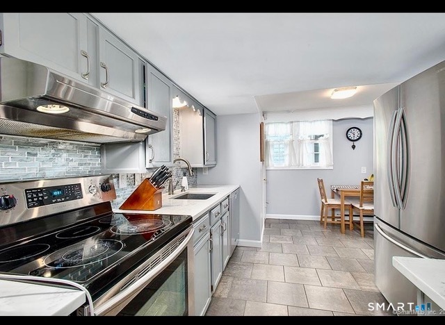 437 Hulls Farm ~Carriage House~ Road Fairfield CT 06890