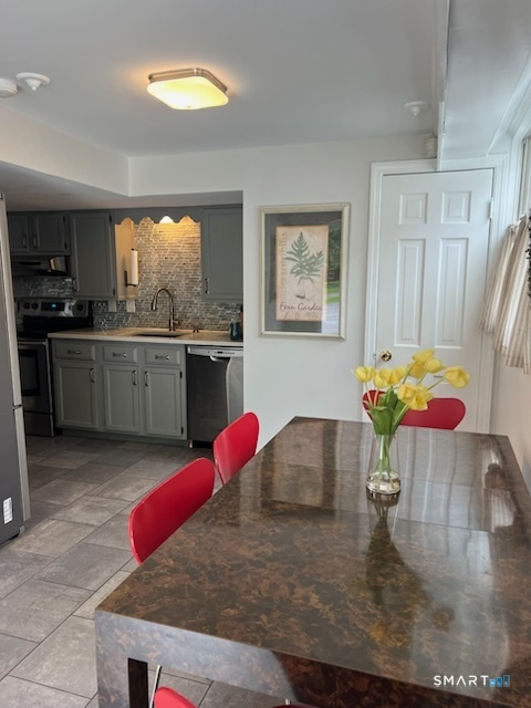 437 Hulls Farm ~Carriage House~ Road Fairfield CT 06890