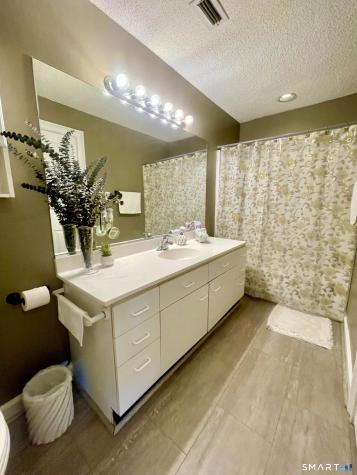 75 Redwood Drive East Haven CT 06512