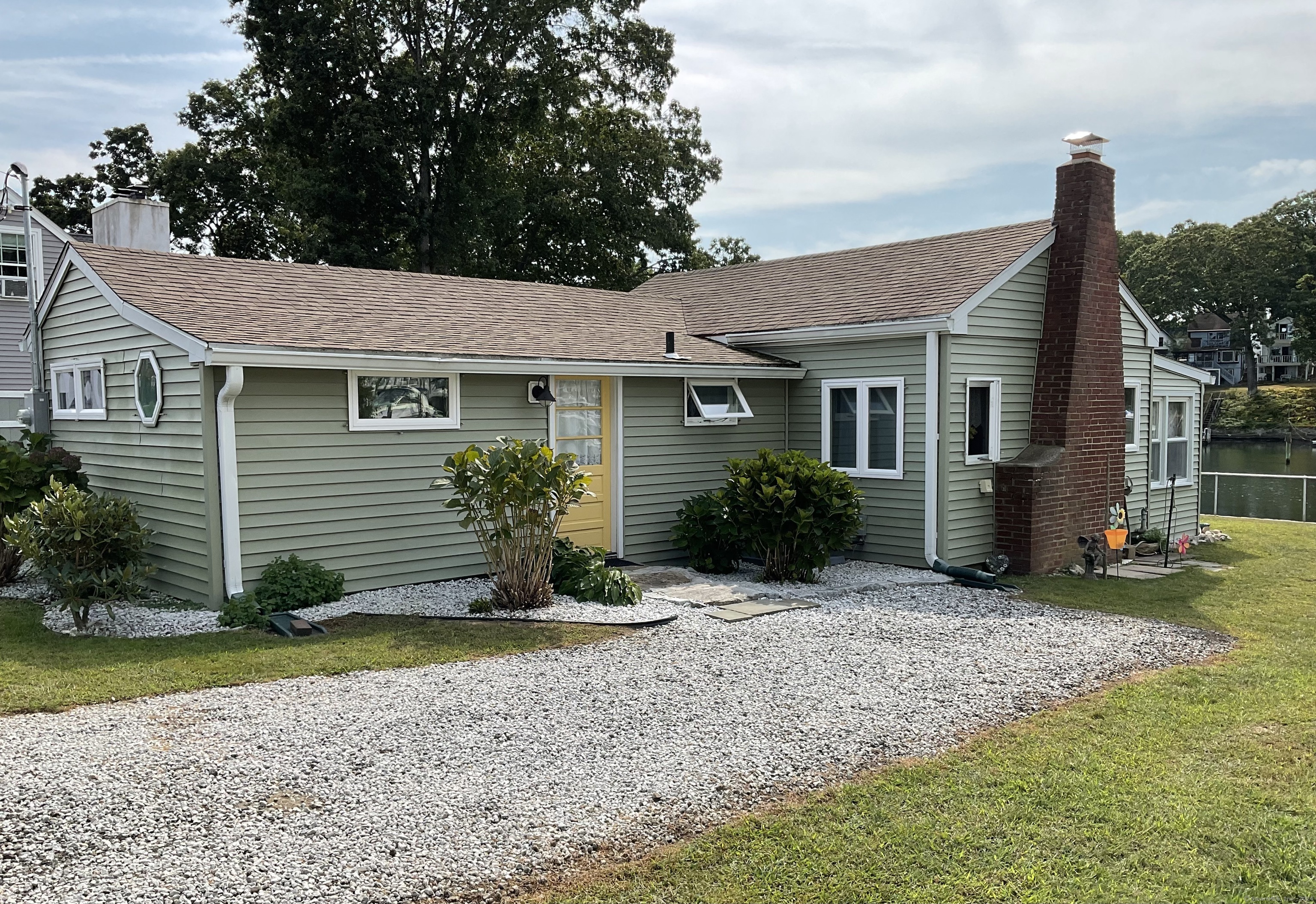 12 South Road East Lyme CT 06357