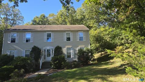 15 Blue Ridge Lane North Haven CT 06473