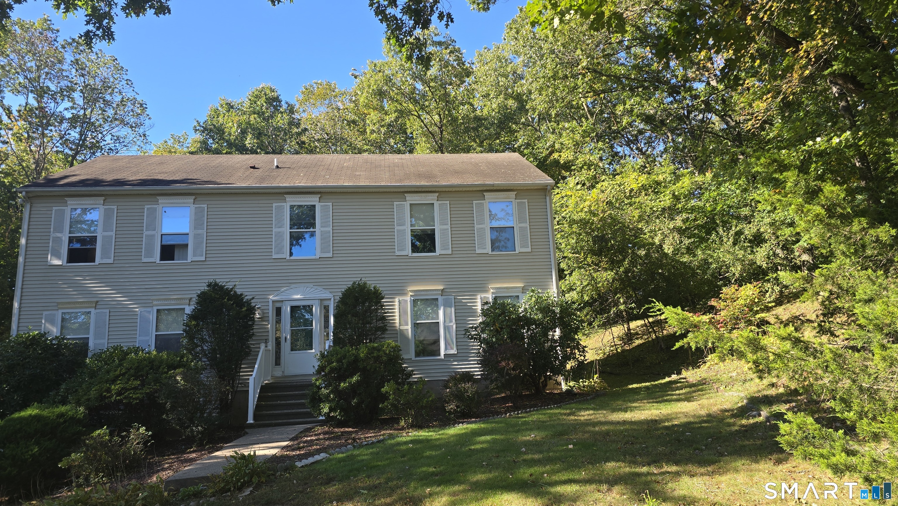 15 Blue Ridge Lane North Haven CT 06473