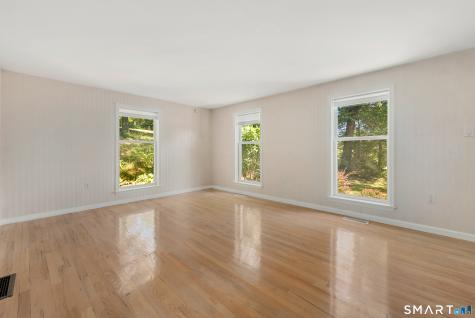 15 Blue Ridge Lane North Haven CT 06473