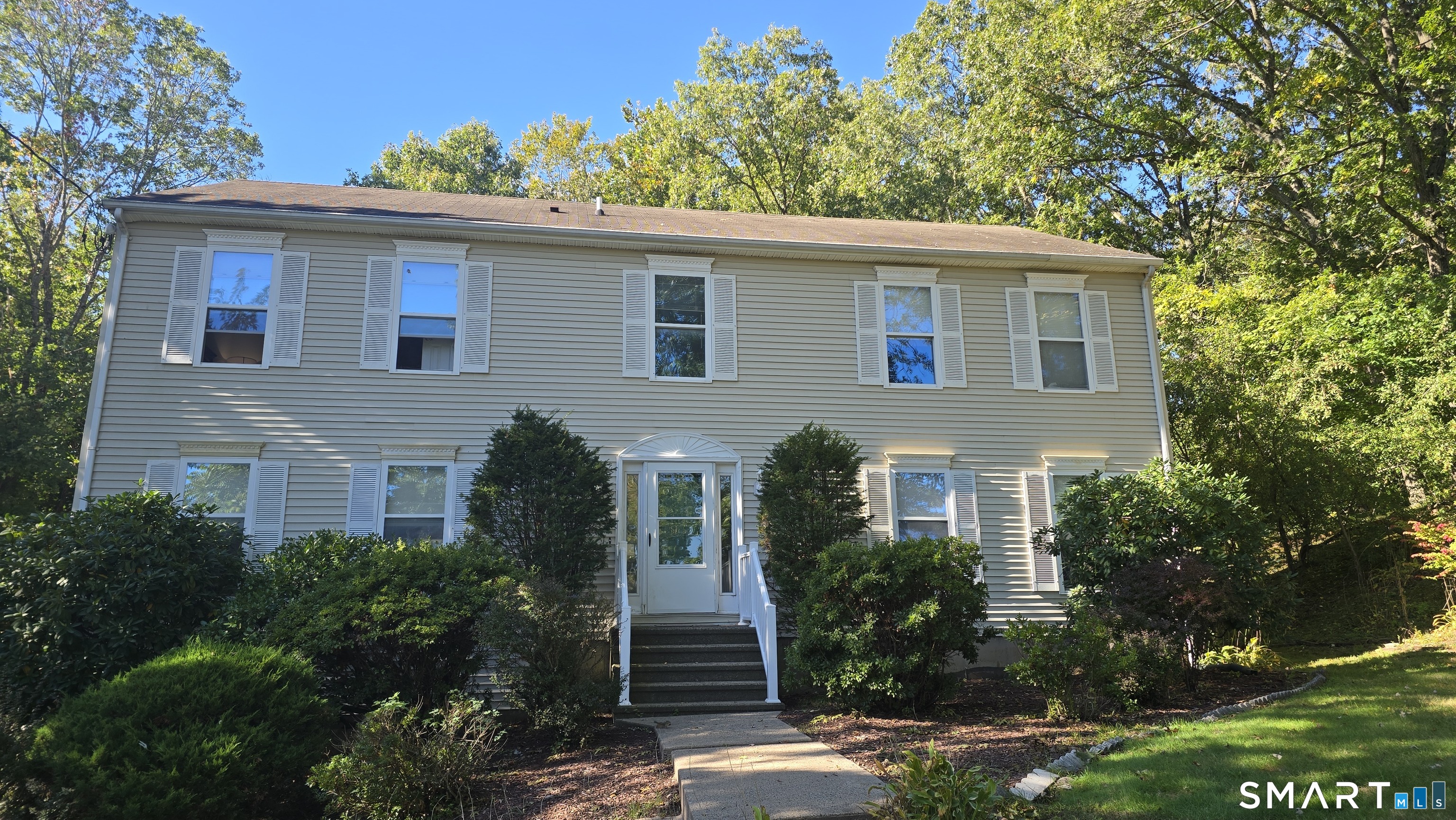 15 Blue Ridge Lane North Haven CT 06473